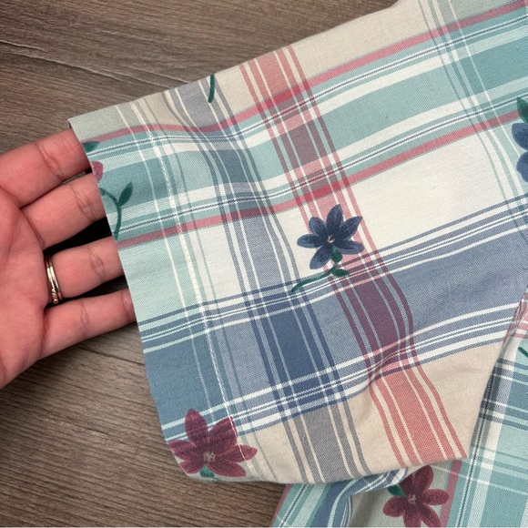 Vintage Alfred Dunner Women's Plaid and Floral Short Sleeve Button Down Size 12P - Picture 3 of 7